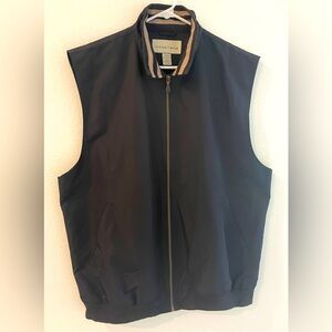 Cutter&Buck Men’s Golf Windbreaker Vest. XL, very good condition-great detailing
